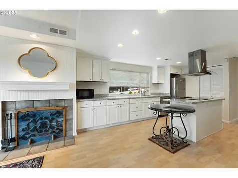 198 N Hayden Bay Drive Portland OR 97217