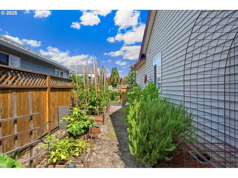 1801 N Falcon Drive Ridgefield WA 98642