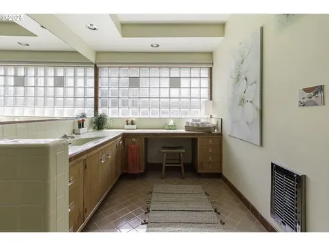 4204 NE Maywood Place Portland OR 97220