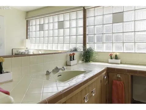 4204 NE Maywood Place Portland OR 97220