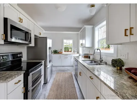 7325 SE 22nd Avenue Portland OR 97202