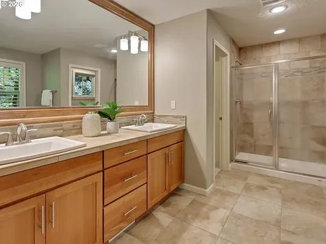 4525 Trillium Woods Lake Oswego OR 97035