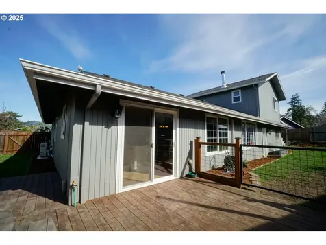 327 S 72nd Street Springfield OR 97478
