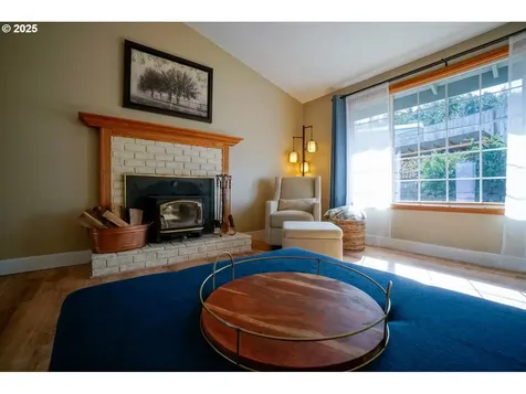 327 S 72nd Street Springfield OR 97478