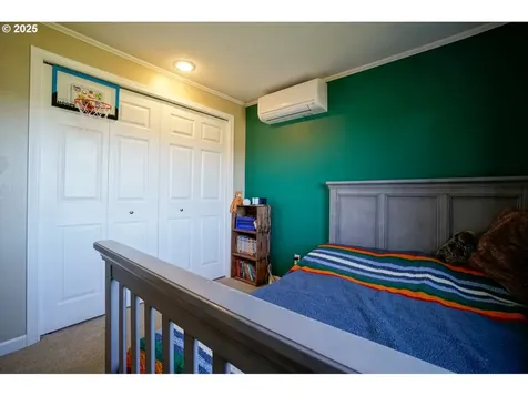 327 S 72nd Street Springfield OR 97478