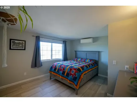 327 S 72nd Street Springfield OR 97478