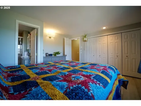 327 S 72nd Street Springfield OR 97478