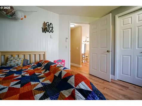 327 S 72nd Street Springfield OR 97478