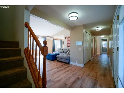 327 S 72nd Street Springfield OR 97478