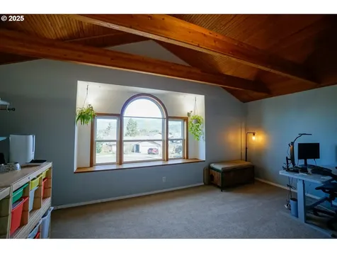 327 S 72nd Street Springfield OR 97478