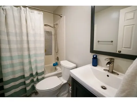 327 S 72nd Street Springfield OR 97478