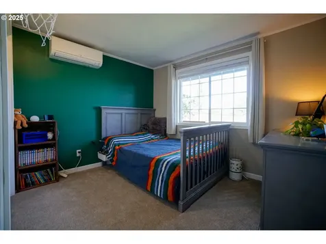 327 S 72nd Street Springfield OR 97478