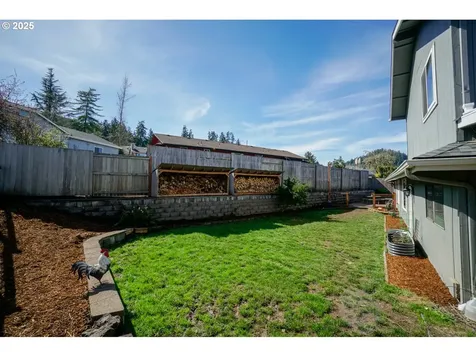 327 S 72nd Street Springfield OR 97478