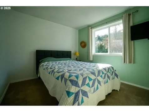 327 S 72nd Street Springfield OR 97478