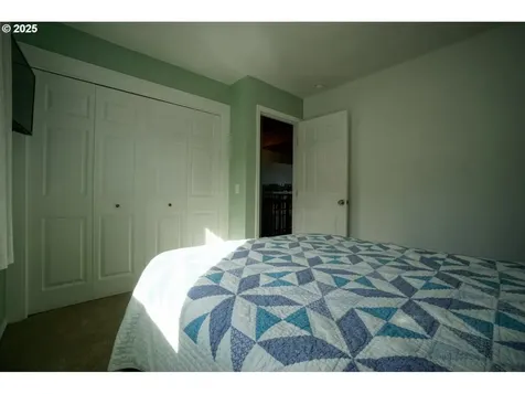 327 S 72nd Street Springfield OR 97478
