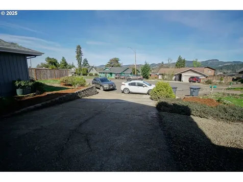 327 S 72nd Street Springfield OR 97478
