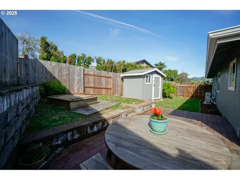327 S 72nd Street Springfield OR 97478