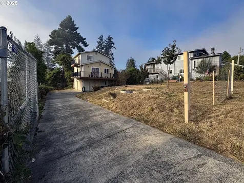 616 Pacific Avenue Brookings OR 97415