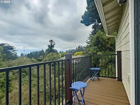 616 Pacific Avenue Brookings OR 97415