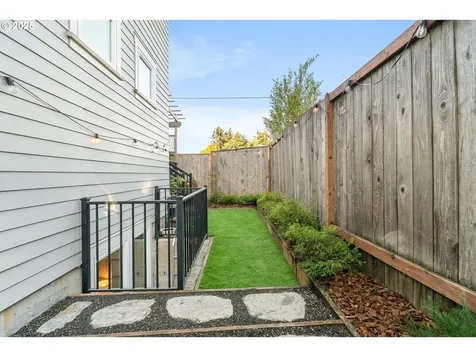 4735 SE Bush Street Portland OR 97206