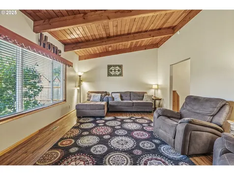 2022 42nd Avenue Longview WA 98632