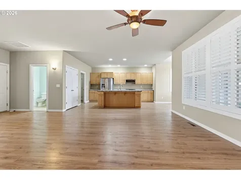 1803 E Gaither Avenue La Center WA 98629