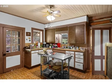2128 Starveout Creek Road Azalea OR 97410