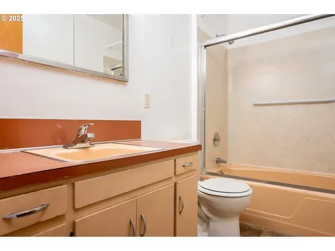 6208 SE Woodstock Boulevard Portland OR 97206