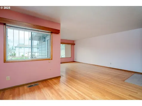 6208 SE Woodstock Boulevard Portland OR 97206
