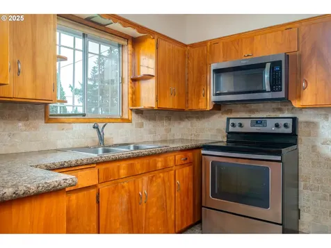6208 SE Woodstock Boulevard Portland OR 97206
