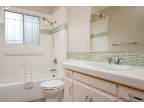 6208 SE Woodstock Boulevard Portland OR 97206