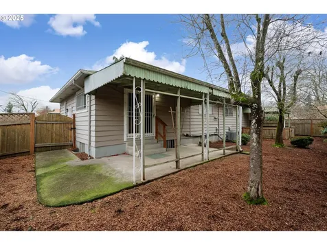 6208 SE Woodstock Boulevard Portland OR 97206