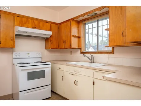 6208 SE Woodstock Boulevard Portland OR 97206
