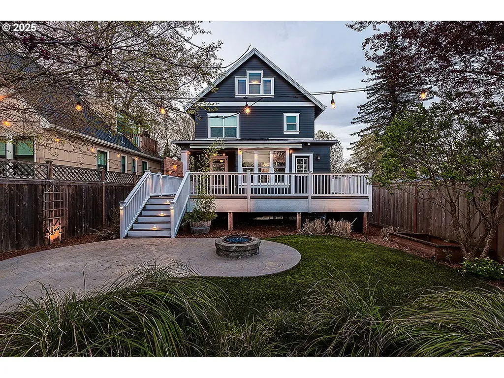 7612 SE Main Street Portland OR 97215