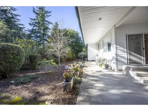 2284 21st Street Florence OR 97439