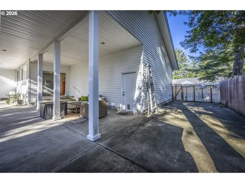 2284 21st Street Florence OR 97439