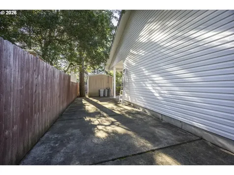 2284 21st Street Florence OR 97439