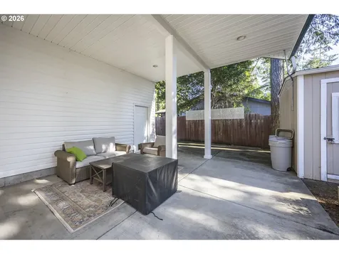 2284 21st Street Florence OR 97439