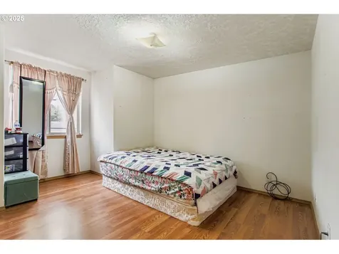9827 N Ivanhoe Street Portland OR 97203