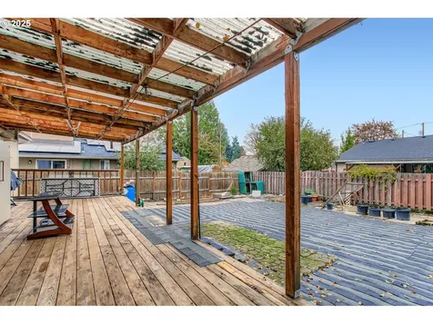 9827 N Ivanhoe Street Portland OR 97203