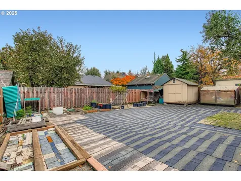 9827 N Ivanhoe Street Portland OR 97203