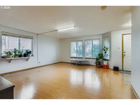 9827 N Ivanhoe Street Portland OR 97203
