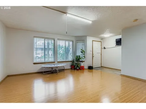 9827 N Ivanhoe Street Portland OR 97203