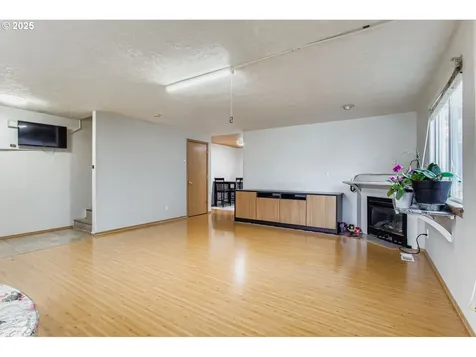 9827 N Ivanhoe Street Portland OR 97203