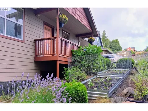 1676 SE 3rd Street Astoria OR 97103