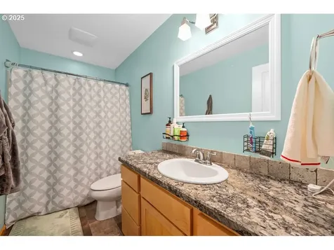 1676 SE 3rd Street Astoria OR 97103