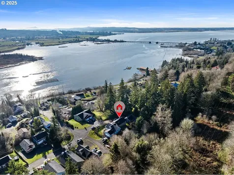 1676 SE 3rd Street Astoria OR 97103