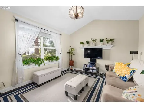 1676 SE 3rd Street Astoria OR 97103