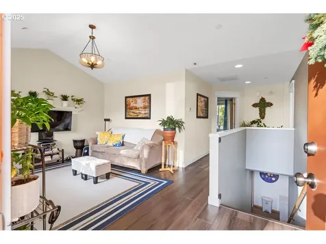 1676 SE 3rd Street Astoria OR 97103