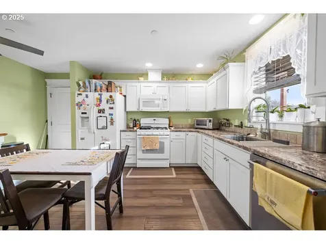 1676 SE 3rd Street Astoria OR 97103